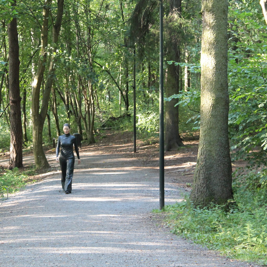 Walking Woman statue i Ekebergparken